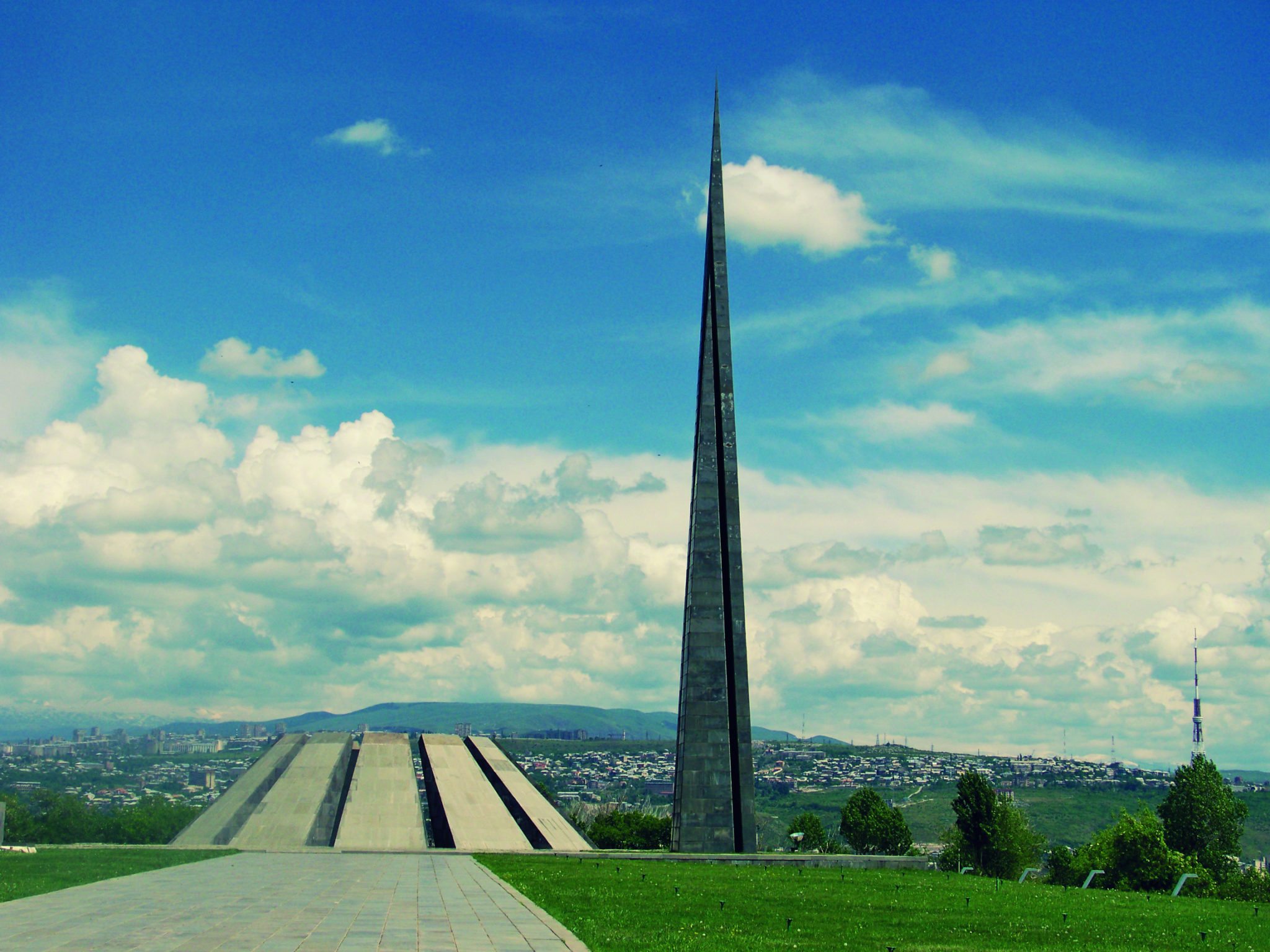 tsitsernakaberd-the-armenian-genocide-memorial-complex-iarmenia